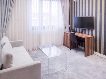 Фото номера Улучшенные апартаменты Апарт-отели Aparthotel Miodowa г. Краков 12