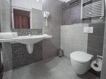 Фото номера Улучшенные апартаменты Апарт-отели Aparthotel Miodowa г. Краков 17
