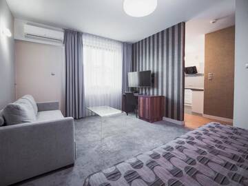 Фото номера Улучшенные апартаменты Апарт-отели Aparthotel Miodowa г. Краков 13