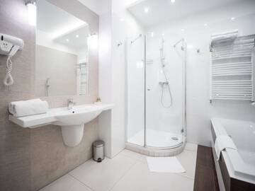 Фото номера Апартаменты Делюкс Апарт-отели Aparthotel Miodowa г. Краков 6