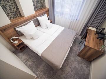 Фото номера Двухместный номер с 2 отдельными кроватями Апарт-отели Aparthotel Miodowa г. Краков 5