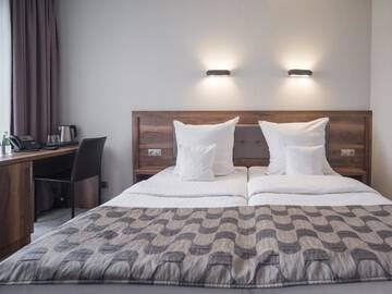 Фото номера Двухместный номер с 2 отдельными кроватями Апарт-отели Aparthotel Miodowa г. Краков 3