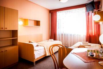 Фото номера Двухместный номер с 1 кроватью и общей ванной комнатой Отель Hotel Alf г. Краков 2