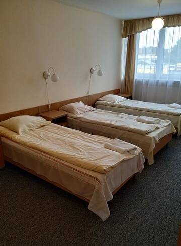 Фото номера Трехместный номер эконом-класса с общей ванной комнатой Отель Hotel Alf г. Краков 2