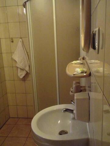 Фото номера Двухместный номер с 1 кроватью Отель Hotel Alf г. Краков 13