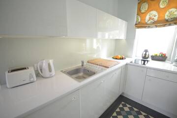 Фото номера Номер Делюкс с видом на улицу Апарт-отели Crystal Suites Chez Helena г. Краков 8