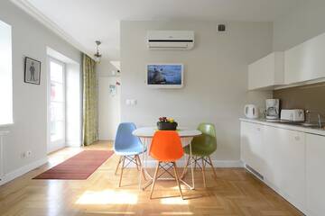 Фото номера Номер Делюкс с видом во внутренний двор Апарт-отели Crystal Suites Chez Helena г. Краков 9
