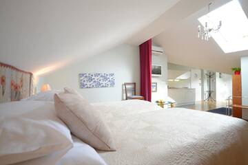 Фото номера Семейный пентхаус Апарт-отели Crystal Suites Chez Helena г. Краков 3