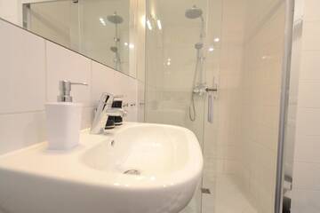 Фото номера Семейный пентхаус Апарт-отели Crystal Suites Chez Helena г. Краков 4