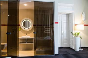 Фото номера Улучшенный двухместный номер с 1 кроватью Апарт-отели Home Hotel г. Краков 10
