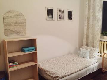 Фото номера Двухместный номер с 1 кроватью или 2 отдельными кроватями, общая ванная комната Хостелы Hostel Aleje 28 г. Краков 3