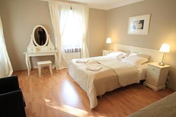 Фото номера Апартаменты с 2 спальнями (для 6 взрослых) Апарт-отели Main Market Square Apartments г. Краков 3