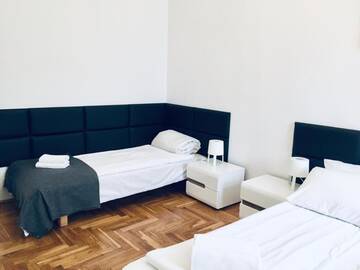 Фото номера Апартаменты с 3 спальнями (для 8 взрослых) Апарт-отели Main Market Square Apartments г. Краков 10