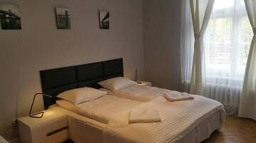 Фото номера Апартаменты с 2 спальнями (8 взрослых) Апарт-отели Main Market Square Apartments г. Краков 12