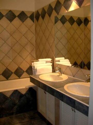 Фото номера Апартаменты с 2 спальнями (8 взрослых) Апарт-отели Main Market Square Apartments г. Краков 23