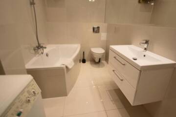 Фото номера Апартаменты с 2 спальнями (8 взрослых) Апарт-отели Main Market Square Apartments г. Краков 29