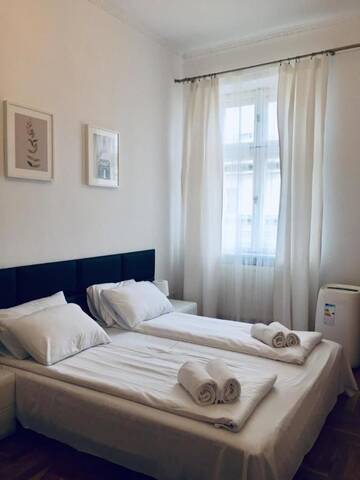 Фото номера Апартаменты с 3 спальнями (для 8 взрослых) Апарт-отели Main Market Square Apartments г. Краков 18