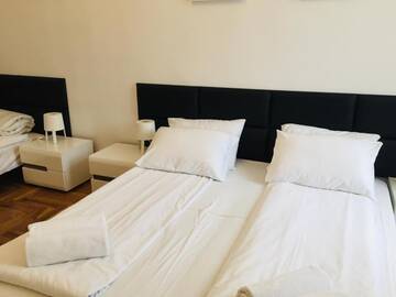 Фото номера Апартаменты с 3 спальнями (для 8 взрослых) Апарт-отели Main Market Square Apartments г. Краков 19