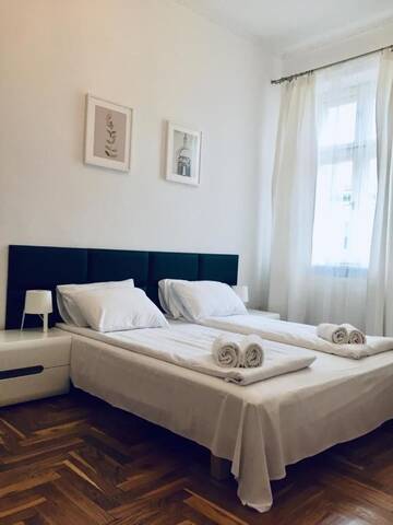 Фото номера Апартаменты с 3 спальнями (для 8 взрослых) Апарт-отели Main Market Square Apartments г. Краков 22