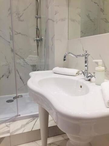 Фото номера Апартаменты с 3 спальнями (для 8 взрослых) Апарт-отели Main Market Square Apartments г. Краков 6