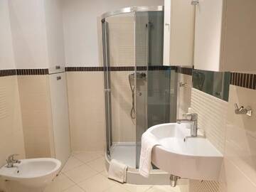 Фото номера Апартаменты с 2 спальнями (для 6 взрослых) Апарт-отели Main Market Square Apartments г. Краков 25