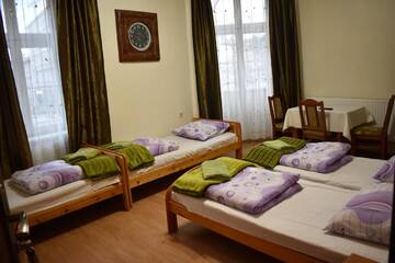 Фото номера Трехместный номер с ванной комнатой Хостелы Green Hostel г. Краков 3