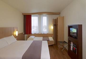 Фото номера Семейный номер Отель Ibis Kraków Stare Miasto г. Краков 3