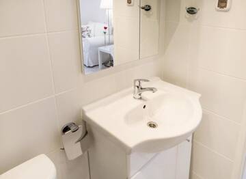 Фото номера Двухместный номер с 1 кроватью Отели типа «постель и завтрак» B&amp;B 4.Couples &amp; 4.Friends Hostel г. Краков 31