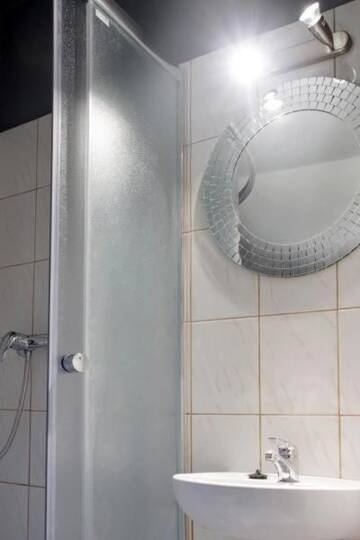 Фото номера Двухместный номер с 1 кроватью Отели типа «постель и завтрак» B&amp;B 4.Couples &amp; 4.Friends Hostel г. Краков 5
