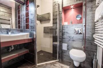Фото номера Улучшенные семейные апартаменты Апарт-отели Platinum Aparthotel г. Краков 7