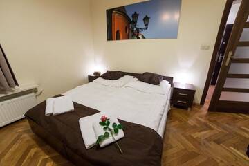 Фото номера Улучшенные апартаменты с видом на улицу Сиенна Апартаменты Place 4 You Apartments г. Краков 11