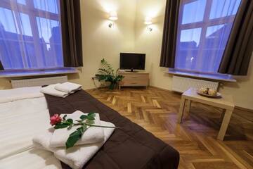 Фото номера Улучшенные апартаменты с видом на Малый рынок. Апартаменты Place 4 You Apartments г. Краков 9