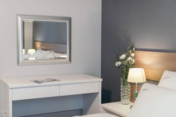 Фото номера Улучшенные апартаменты с 2 спальнями Апарт-отели EXCLUSIVE Aparthotel г. Краков 2