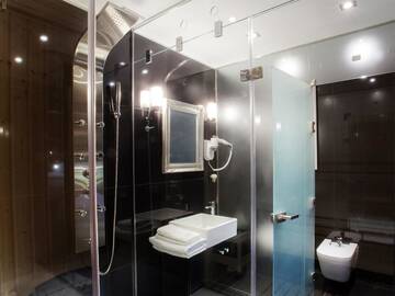 Фото номера Люкс с видом на Главную рыночную площадь Апарт-отели Aparthotel Betmanowska Main Square Residence г. Краков 5