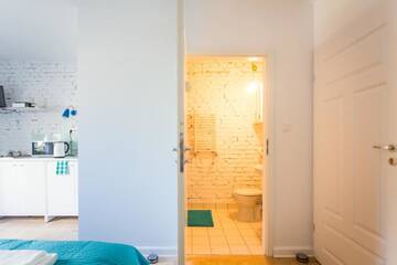 Фото номера Studio Apartment with Private Bathroom - Ground Floor Апартаменты Pilotow 87 Apartments г. Краков 11