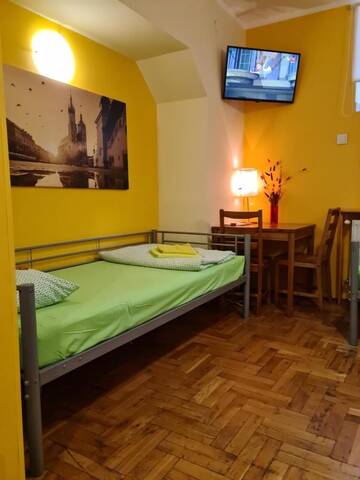 Фото номера Стандартный четырехместный номер Хостелы Amber Hostel г. Краков 4