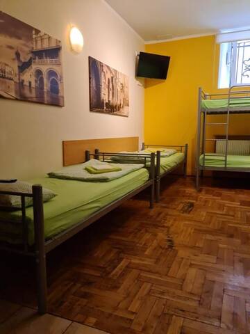 Фото номера Cемейный номер с собственной ванной комнатой Хостелы Amber Hostel г. Краков 5