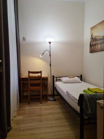 Фото номера Небольшой одноместный номер Хостелы Amber Hostel г. Краков 4