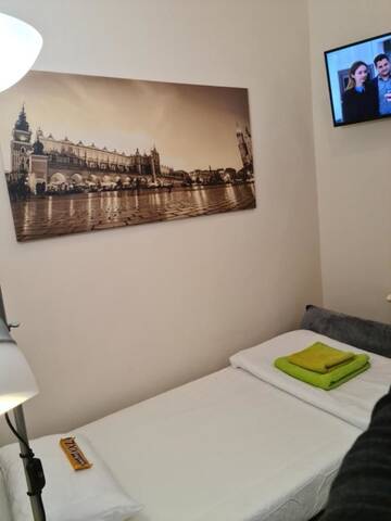 Фото номера Небольшой одноместный номер Хостелы Amber Hostel г. Краков 5