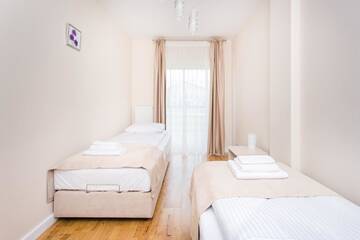 Фото номера Апартаменты с 3 спальнями (для 8 взрослых) Апартаменты Apartamenty Borowinowa2 г. Краков 3