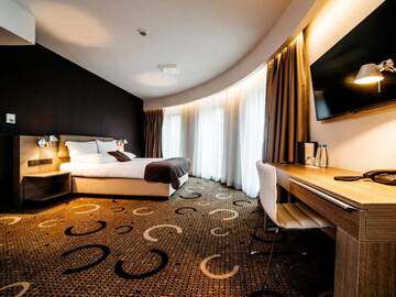 Фото номера Полулюкс Отель Q Hotel Plus Kraków г. Краков 3