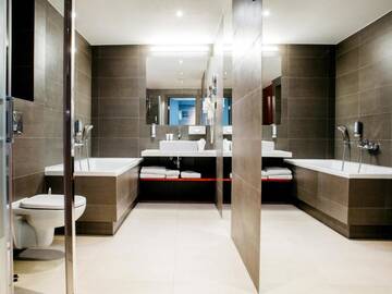 Фото номера Полулюкс Отель Q Hotel Plus Kraków г. Краков 6