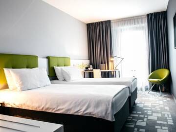 Фото номера Двухместный номер с 2 отдельными кроватями Отель Q Hotel Kraków г. Краков 3