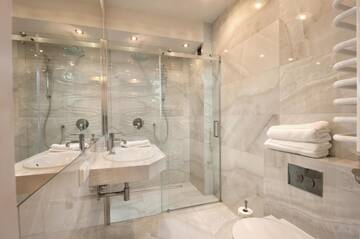 Фото номера Апартаменты Делюкс Апартаменты Elegant City Center Apartment г. Краков 17