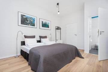 Фото номера Стандартный трехместный номер Апарт-отели Krakow B&amp;B г. Краков 6