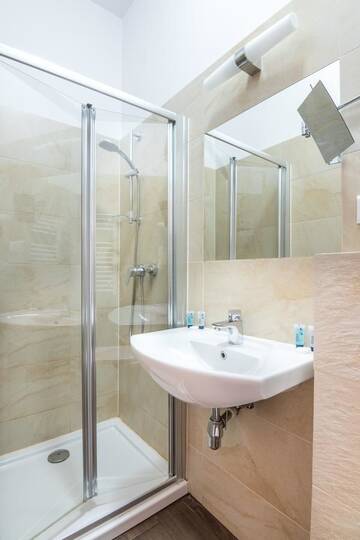 Фото номера Двухместный номер с 1 кроватью Апарт-отели Pergamin Royal Apartments г. Краков 6