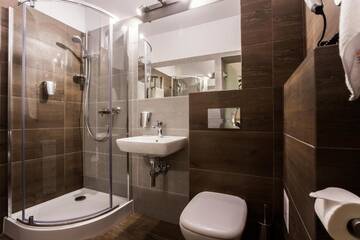 Фото номера Стандартный двухместный номер с 1 кроватью Апарт-отели Art &amp; Garden Residence г. Краков 17