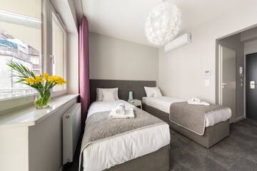 Фото номера Номер с кроватью размера «king-size» и балконом Апарт-отели PlayRoom Aparthotel г. Краков 9