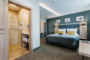 Фото номера Двухместный номер Делюкс с 1 кроватью Отель Hotel 32 Kraków Old Town г. Краков 3