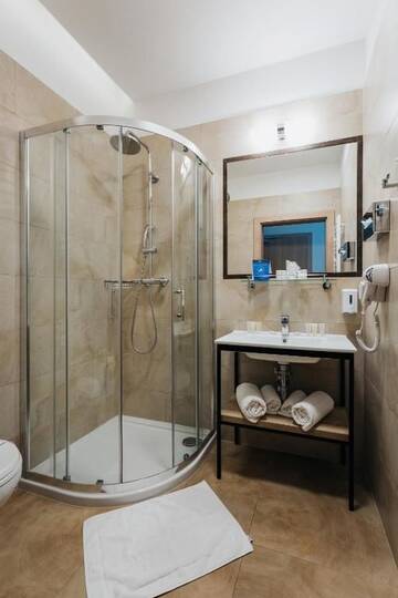 Фото номера Стандартный двухместный номер с 1 кроватью Отель Hotel 32 Kraków Old Town г. Краков 9